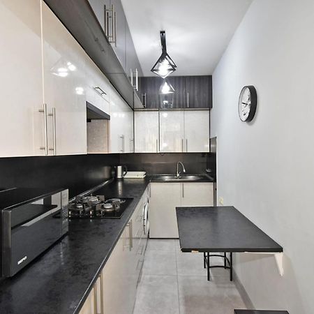 Luxury Spacious Apartment On Saryan Street.Centre エレバン エクステリア 写真