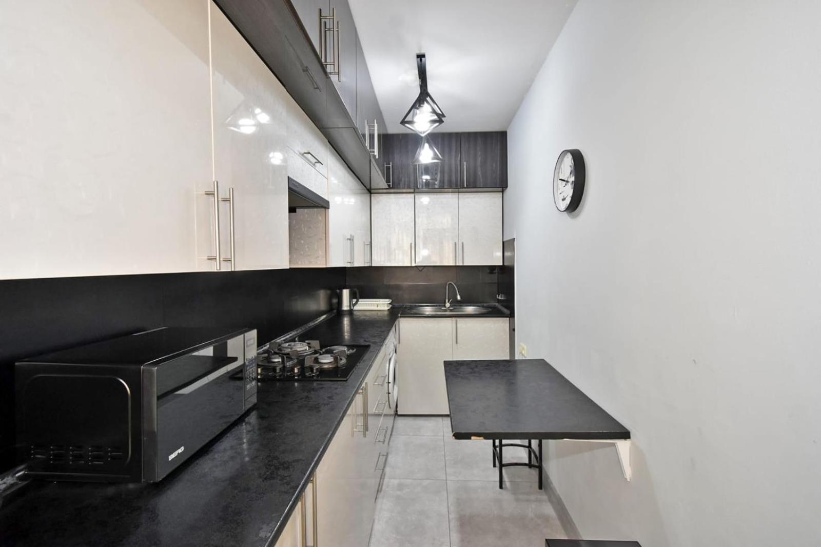 Luxury Spacious Apartment On Saryan Street.Centre エレバン エクステリア 写真